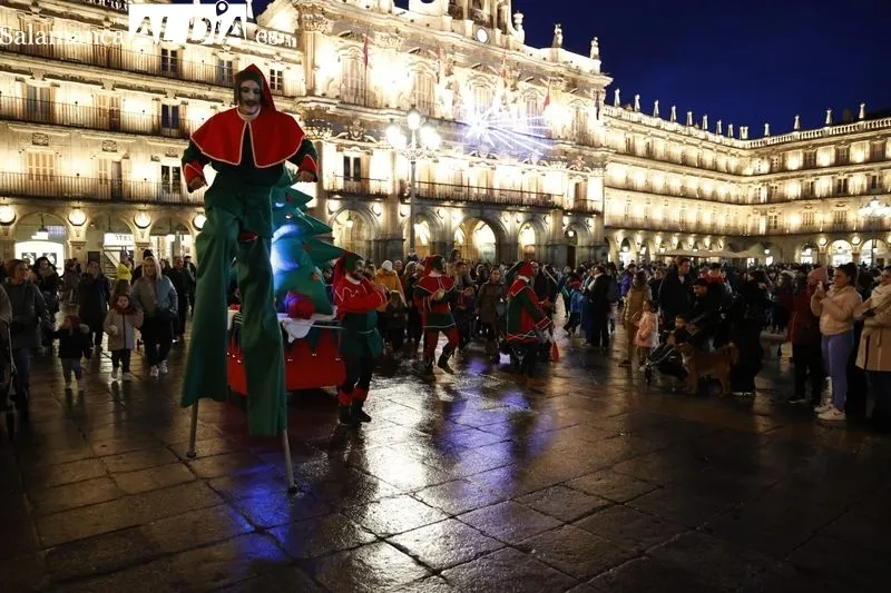 Pasacalles 'Duendes', de la compañía Kamaru Teatro. Fotos: David Sañudo