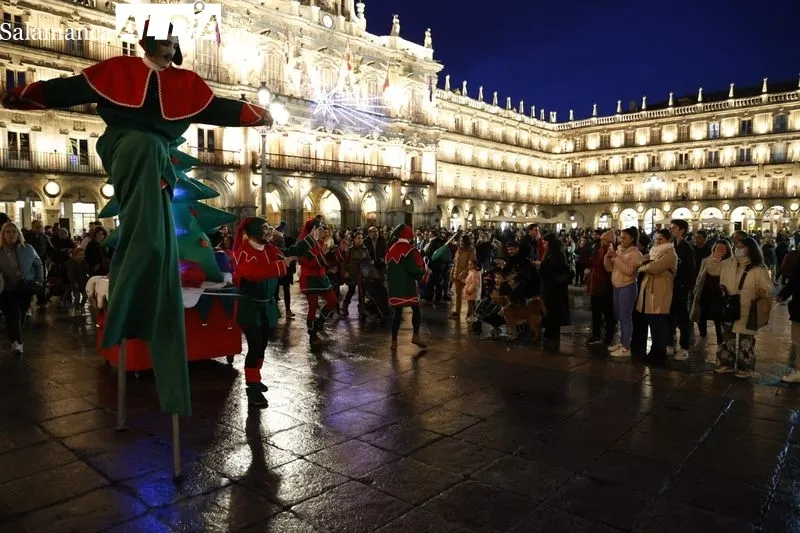Pasacalles 'Duendes', de la compañía Kamaru Teatro. Fotos: David Sañudo