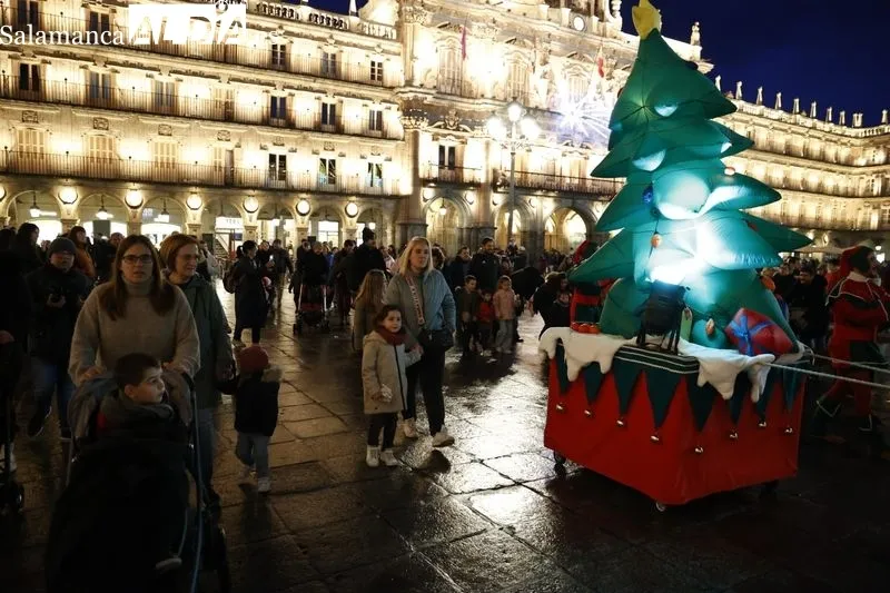 Pasacalles 'Duendes', de la compañía Kamaru Teatro. Fotos: David Sañudo