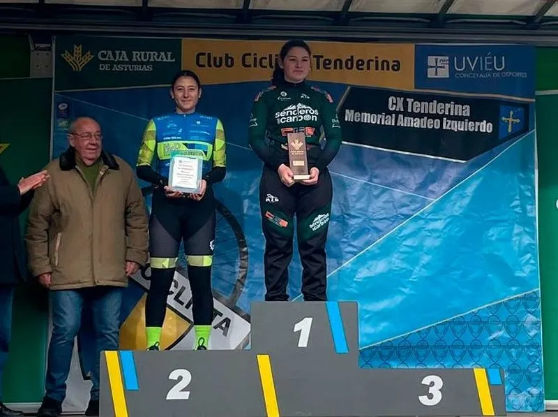 Una de las carreras de la semana anterior para el HyD - Carbajosa Empresarial / Escuela de Ciclismo Salmantina