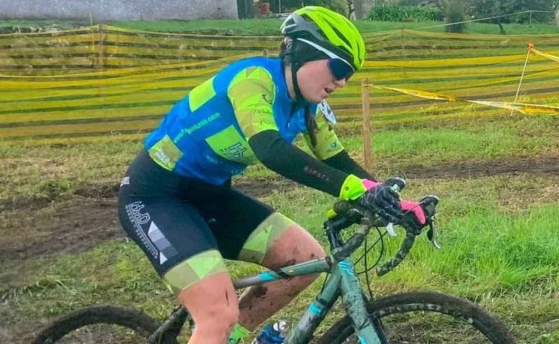 Una de las carreras de la semana anterior para el HyD - Carbajosa Empresarial / Escuela de Ciclismo Salmantina