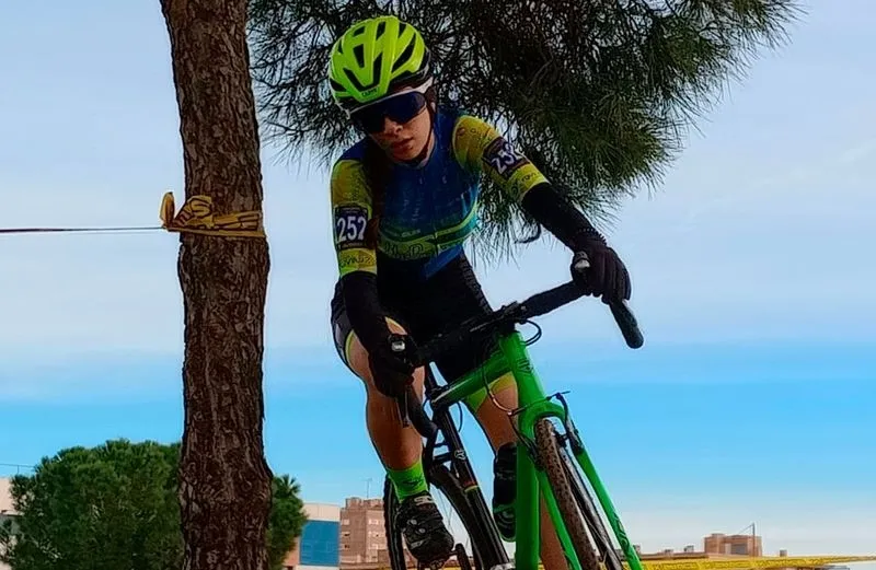Una de las carreras de la semana anterior para el HyD - Carbajosa Empresarial / Escuela de Ciclismo Salmantina