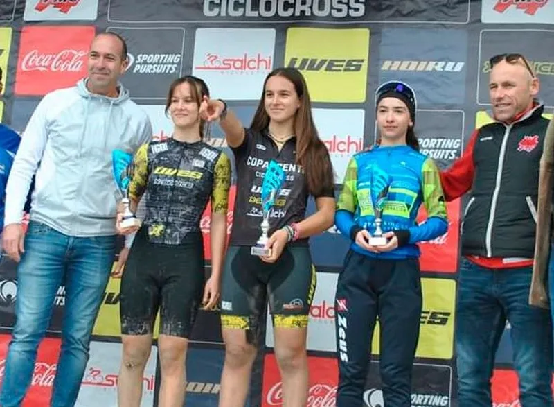 Una de las carreras de la semana anterior para el HyD - Carbajosa Empresarial / Escuela de Ciclismo Salmantina