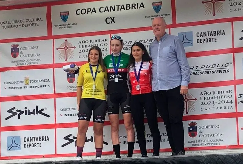 Una de las carreras de la semana anterior para el HyD - Carbajosa Empresarial / Escuela de Ciclismo Salmantina