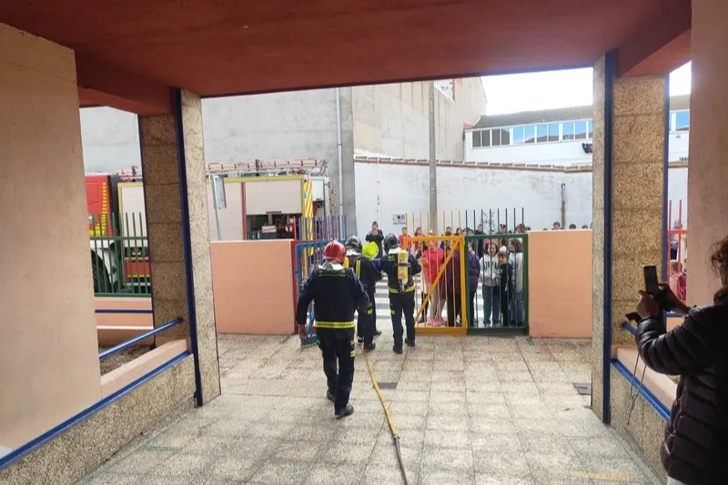 El CEIP Severiano Montero vivía este lunes un simulacro de incendio