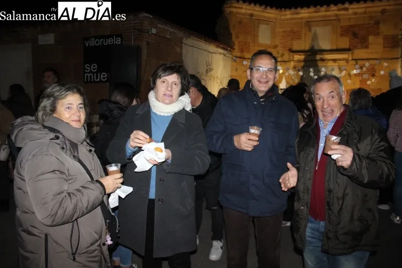 Villoruela inauguraba este domingo su gran árbol de navidad r