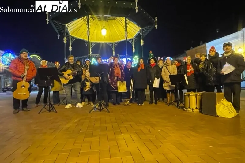 El Taller de Canto Popular salía este miércoles a las calles ofreciendo villancicos clásicos 