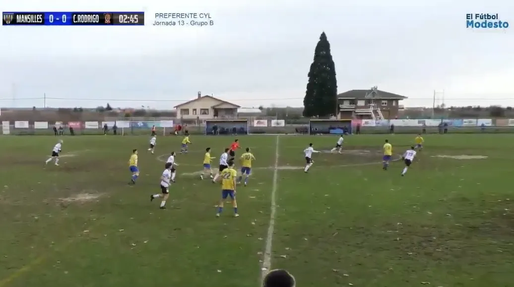 Foto 2 - El Ciudad Rodrigo firma tablas sin goles con el l&iacute;der resistiendo su fuerte arre&oacute;n final