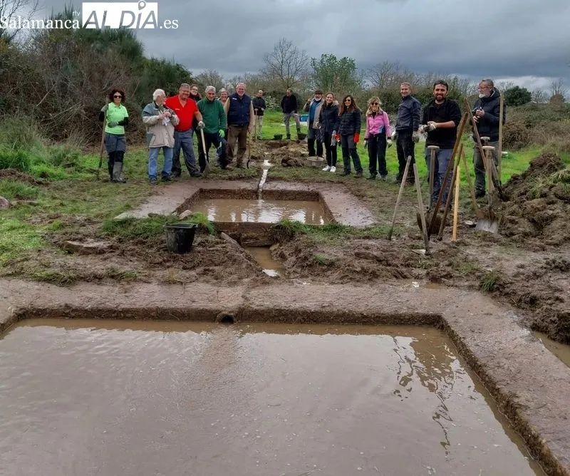Los voluntarios han hecho un gran trabajo para dejar al descubierto la fuente, los lavaderos y un chozo