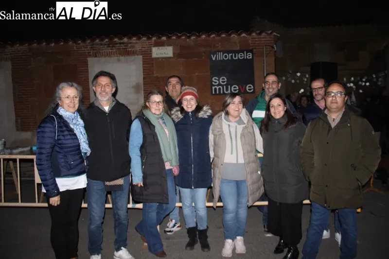 Villoruela inauguraba este domingo su gran árbol de navidad r