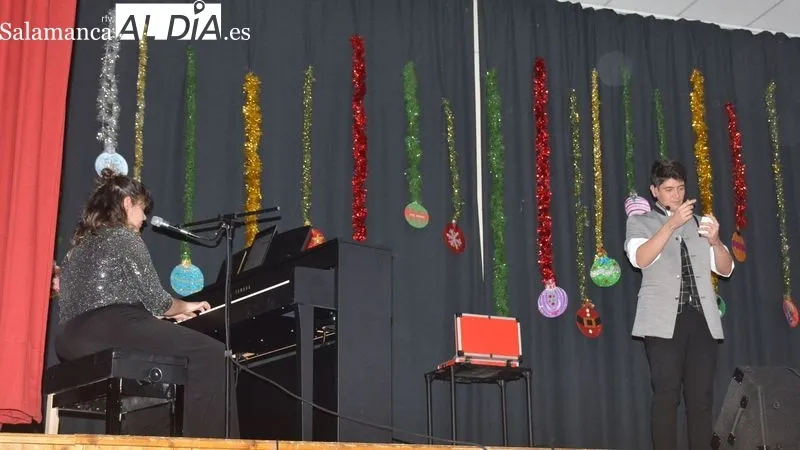 Foto 8 - El espect&aacute;culo 'Del sue&ntilde;o a la realidad' acerca la m&uacute;sica y la magia a Lumbrales