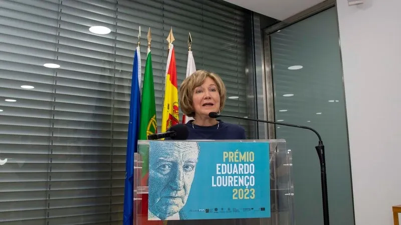 Foto 3 - La escritora L&iacute;dia Jorge recibe el Premio Eduardo Louren&ccedil;o 2023