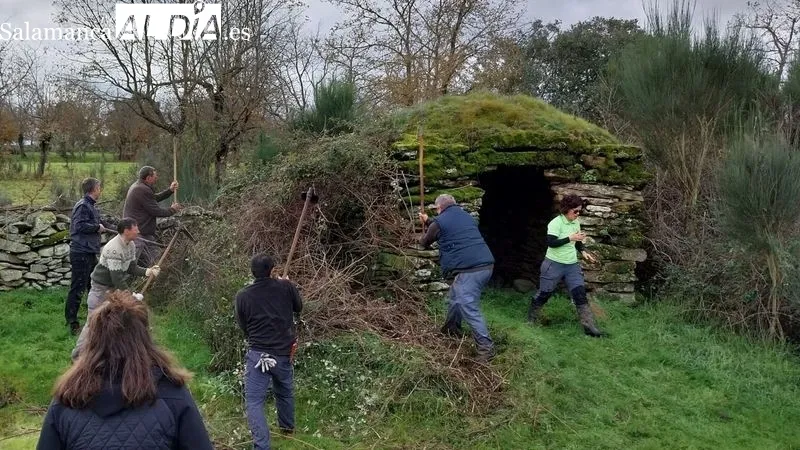 Los voluntarios han hecho un gran trabajo para dejar al descubierto la fuente, los lavaderos y un chozo