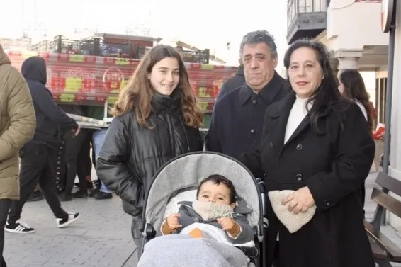 Foto 2 - Kilos de solidaridad para el ensayo ben&eacute;fico de la cofrad&iacute;a Nuestra Se&ntilde;ora de la Esperanza
