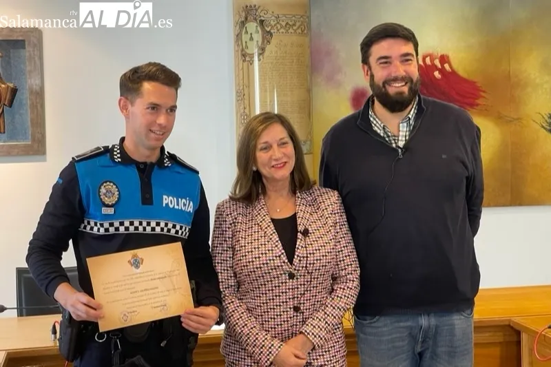 El Ayuntamiento ha reconocido la actuación de la Policía Local para salvar la vida a un hombre el 7 de diciembre