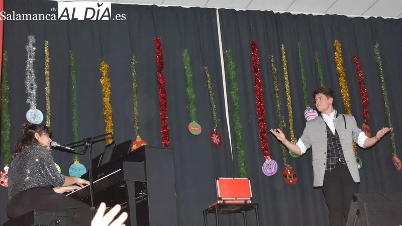 Foto 7 - El espect&aacute;culo 'Del sue&ntilde;o a la realidad' acerca la m&uacute;sica y la magia a Lumbrales
