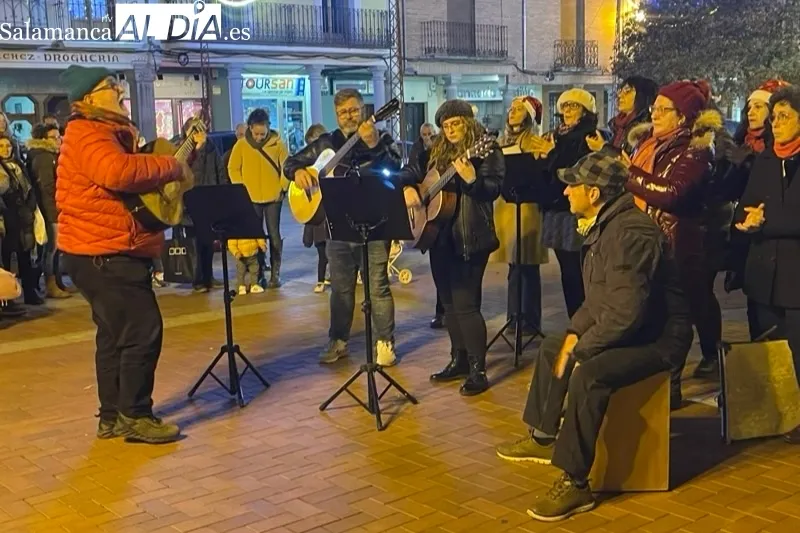 El Taller de Canto Popular salía este miércoles a las calles ofreciendo villancicos clásicos 