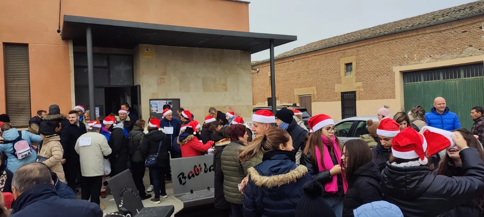 Babilafuente ha celebrado la V Carrera del Turrón y su Mercadillo Navideño