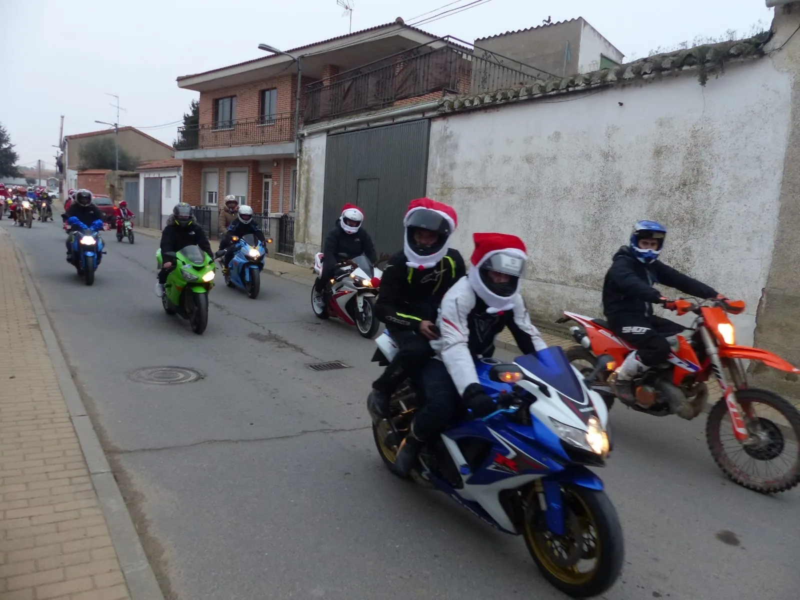 La Asociación Motorratones Villoria organizaba una llamativa quedada navideña