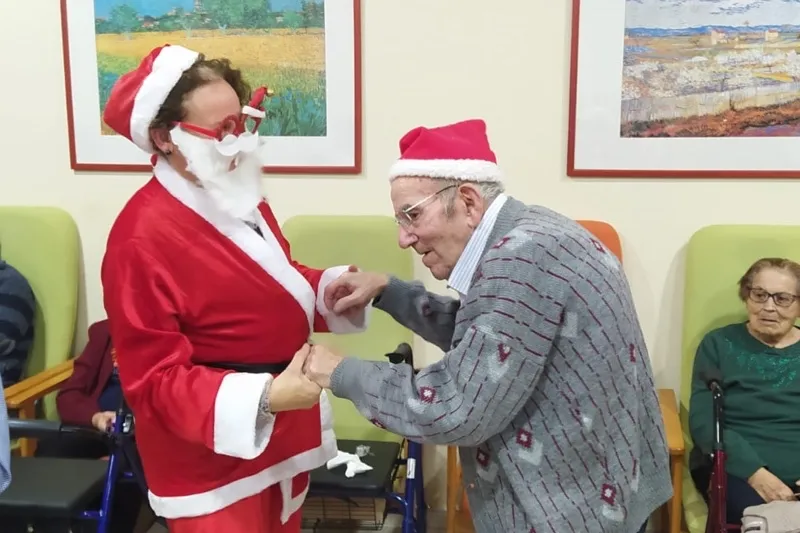 La residencia Santa Ana celebraba con bailes y villancicos la navidad