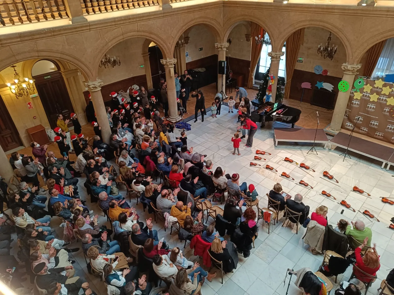 El coro infantil ‘Enarmonia’ ofrecía un concierto en el Casino de Salamanca