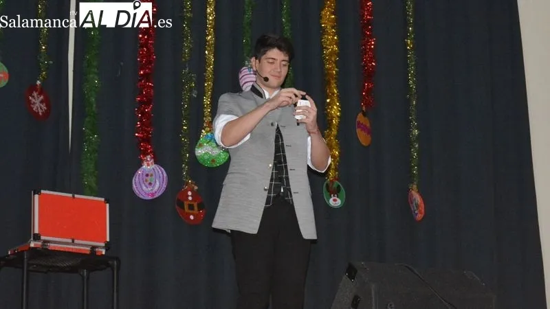 Foto 3 - El espect&aacute;culo 'Del sue&ntilde;o a la realidad' acerca la m&uacute;sica y la magia a Lumbrales