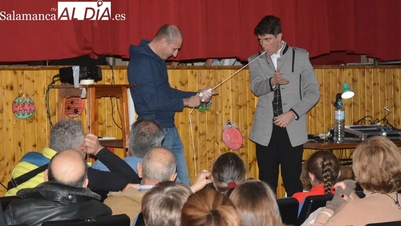 Foto 5 - El espect&aacute;culo 'Del sue&ntilde;o a la realidad' acerca la m&uacute;sica y la magia a Lumbrales