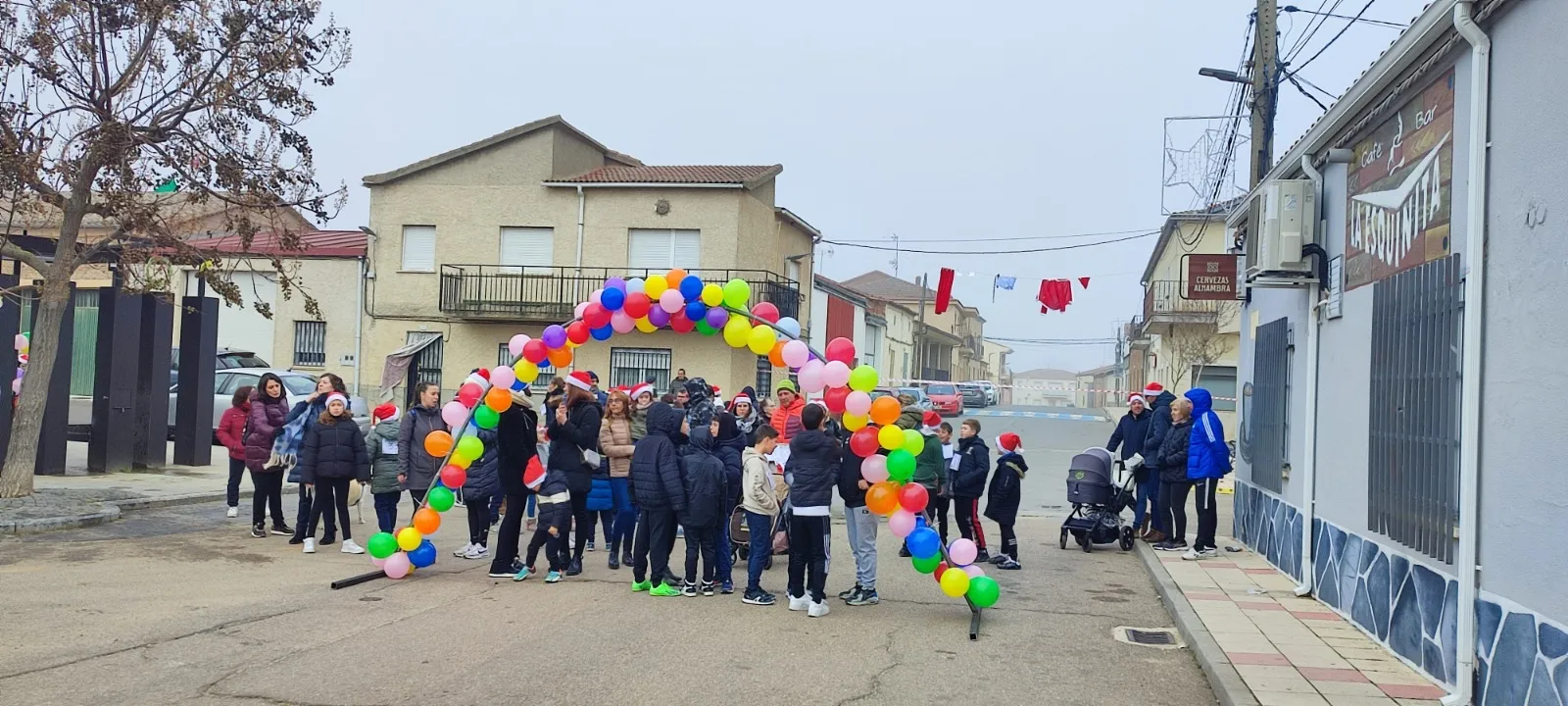 Babilafuente ha celebrado la V Carrera del Turrón y su Mercadillo Navideño