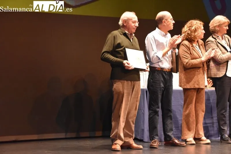 Acto en el teatro Liceo en el Día del Voluntariado. Fotos: Ángel Merino.