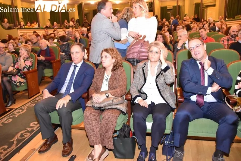 Acto en el teatro Liceo en el Día del Voluntariado. Fotos: Ángel Merino.