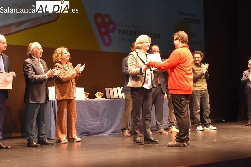 Acto en el teatro Liceo en el Día del Voluntariado. Fotos: Ángel Merino.