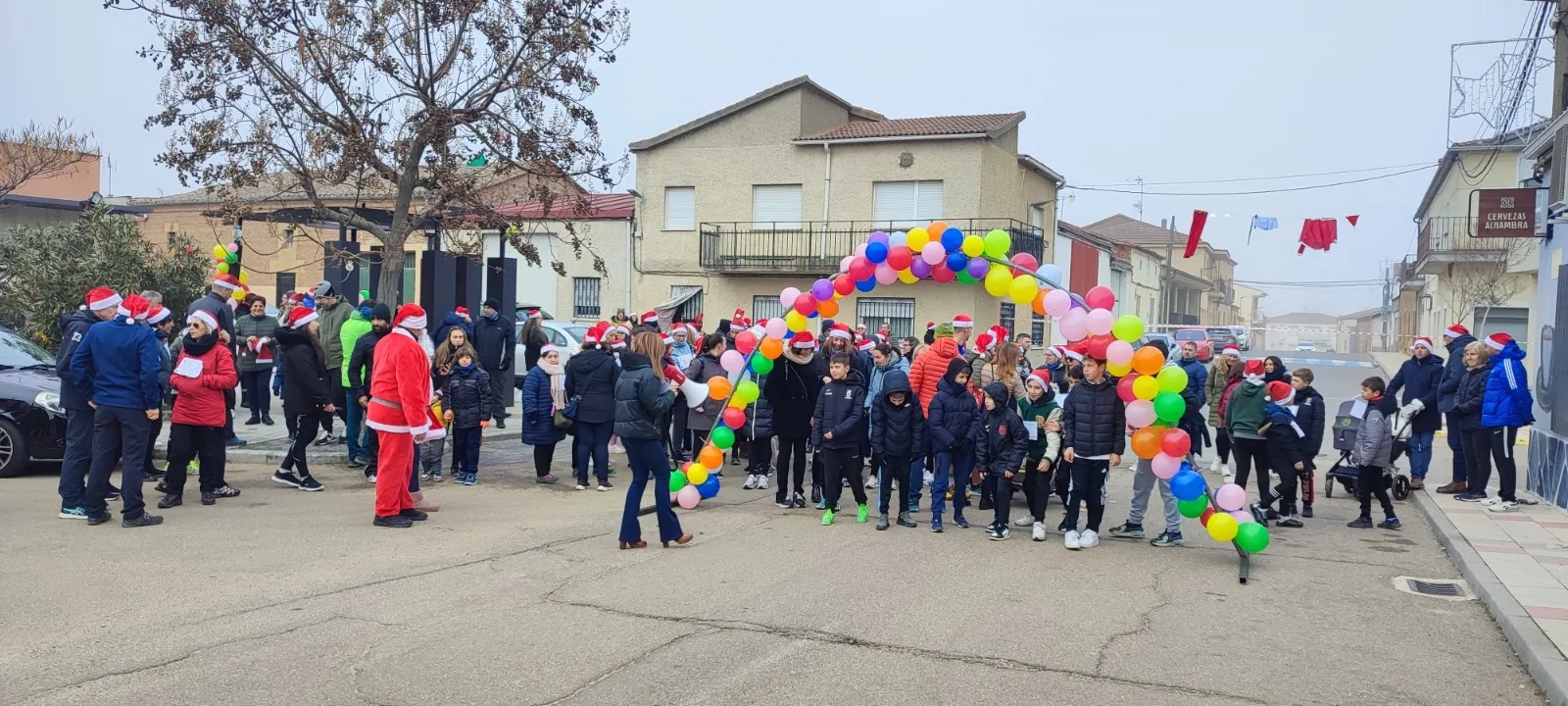 Babilafuente ha celebrado la V Carrera del Turrón y su Mercadillo Navideño