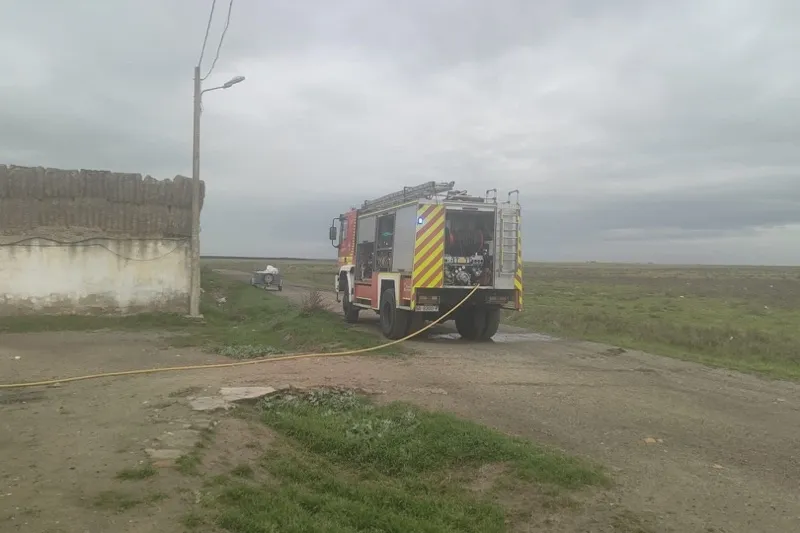 Los bomberos de Peñaranda y Villares sofocaban un fuego en una vivienda en Ragama