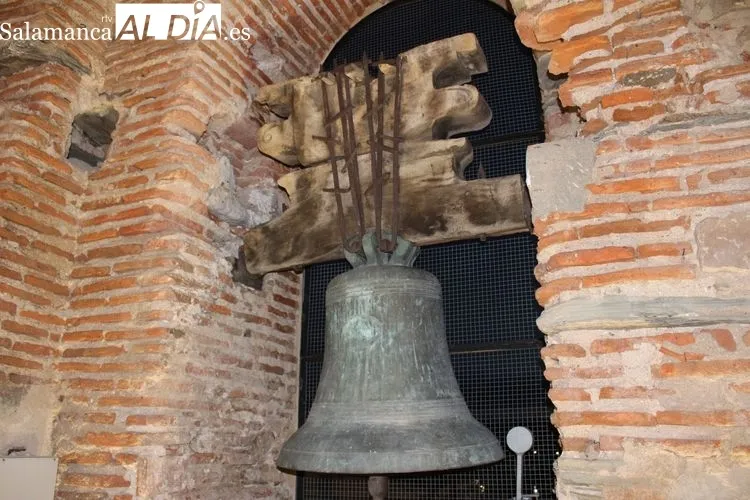 Foto 5 - Galinduste presume de un Campanario totalmente restaurado