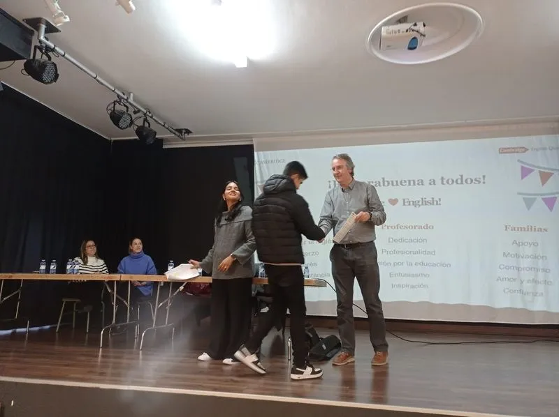 Imágenes de la entrega de diplomas en Castellanos de Moriscos.