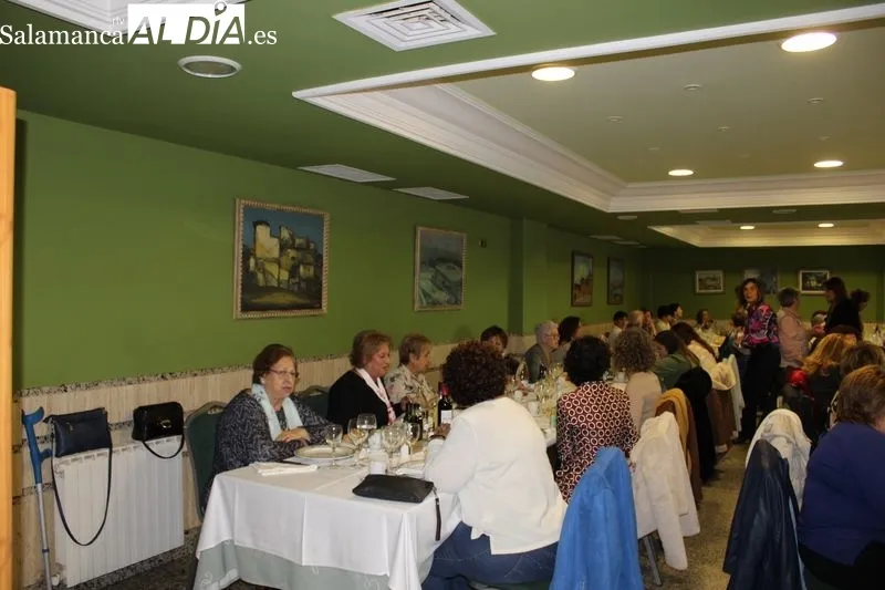 Foto 6 - La Asociaci&oacute;n de Mujeres Albenses se re&uacute;ne en su tradicional comida&nbsp;navide&ntilde;a