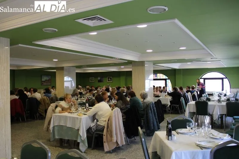 Foto 10 - La Asociaci&oacute;n de Mujeres Albenses se re&uacute;ne en su tradicional comida&nbsp;navide&ntilde;a