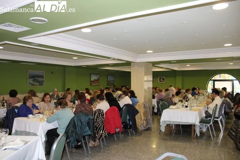 Foto 9 - La Asociaci&oacute;n de Mujeres Albenses se re&uacute;ne en su tradicional comida&nbsp;navide&ntilde;a