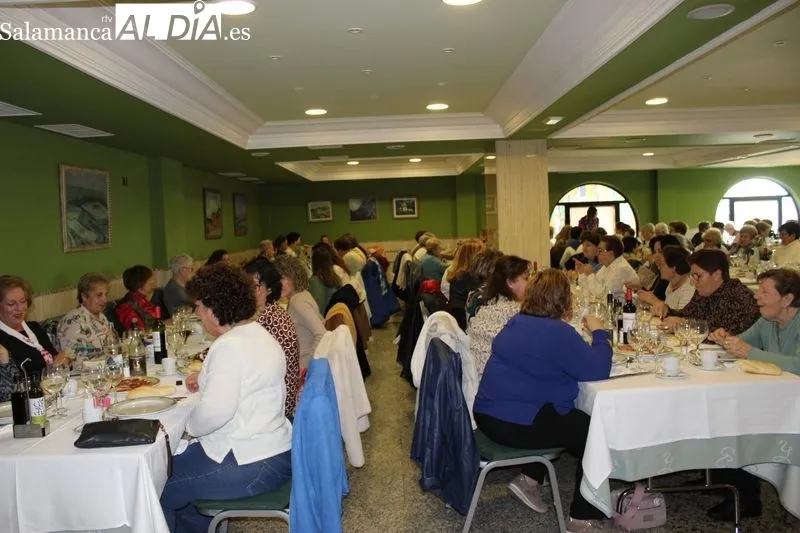 Foto 8 - La Asociaci&oacute;n de Mujeres Albenses se re&uacute;ne en su tradicional comida&nbsp;navide&ntilde;a
