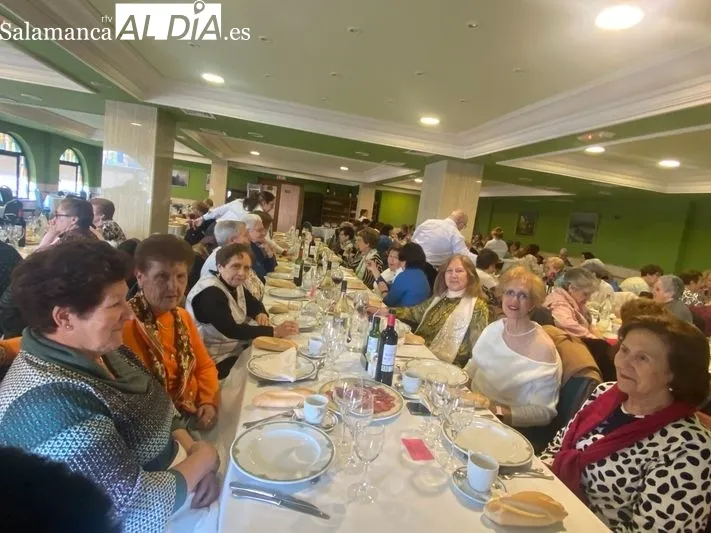 Foto 7 - La Asociaci&oacute;n de Mujeres Albenses se re&uacute;ne en su tradicional comida&nbsp;navide&ntilde;a