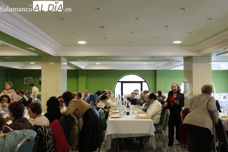 Foto 4 - La Asociaci&oacute;n de Mujeres Albenses se re&uacute;ne en su tradicional comida&nbsp;navide&ntilde;a