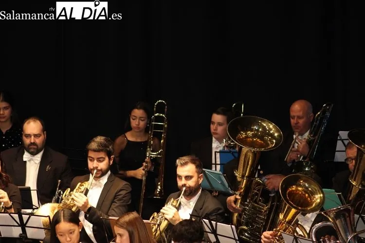 Foto 3 - La Navidad llena de savia nueva la Banda de M&uacute;sica de Alba de Tormes