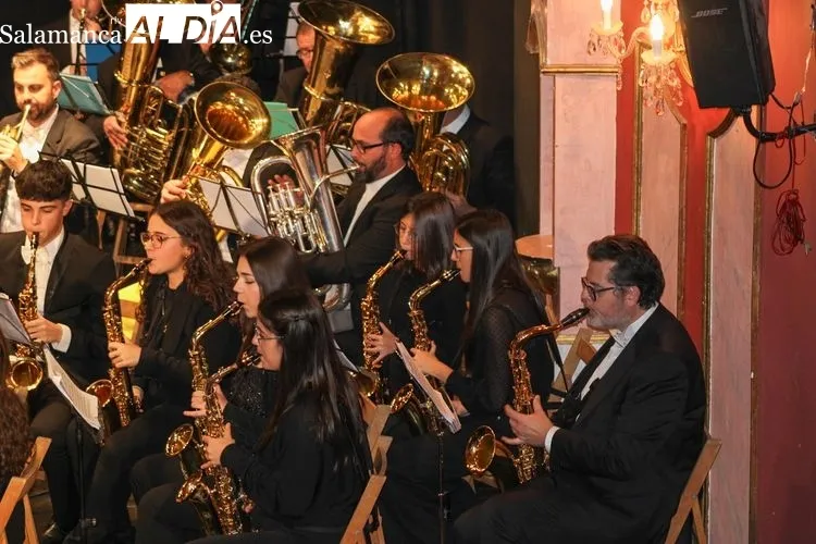 Foto 10 - La Navidad llena de savia nueva la Banda de M&uacute;sica de Alba de Tormes