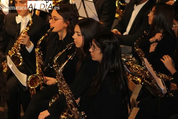 Foto 4 - La Navidad llena de savia nueva la Banda de M&uacute;sica de Alba de Tormes
