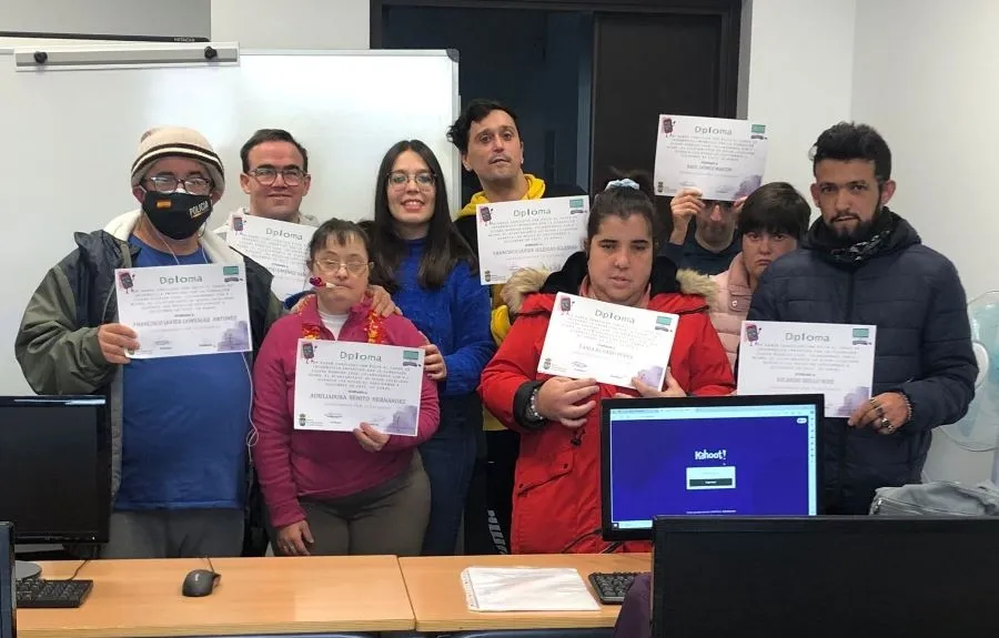 Foto 5 - Clausurada una nueva tanda de cursos de nuevas tecnolog&iacute;as, que han contado con 80 alumnos