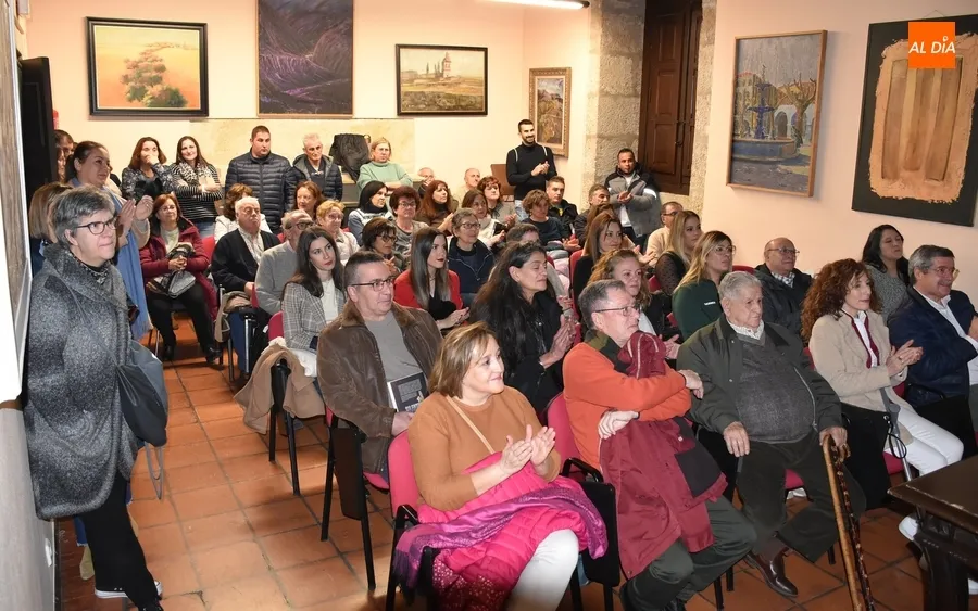 Foto 5 - Lleno total en la presentaci&oacute;n en Ciudad Rodrigo de la nueva novela de Rub&eacute;n Juy