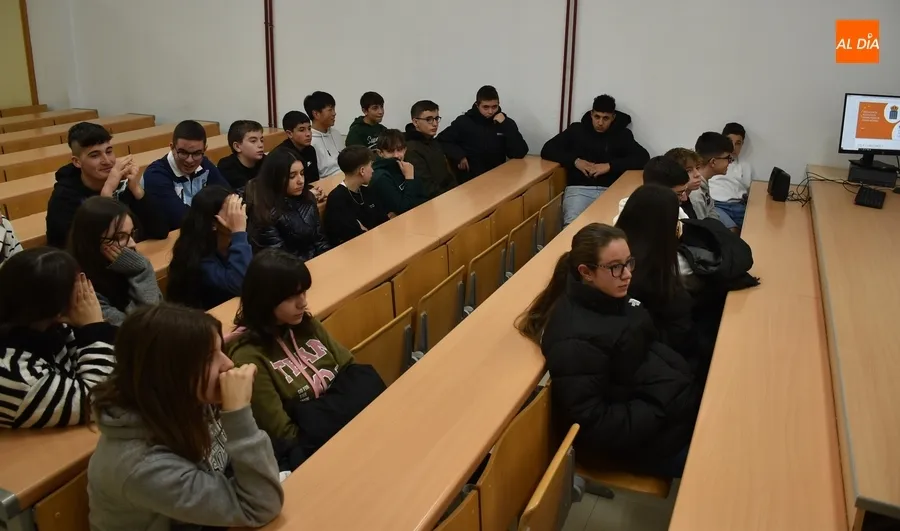 Foto 3 - Alumnos de 3&ordm; de la ESO del IES Tierra se conciencian sobre los efectos del alcohol