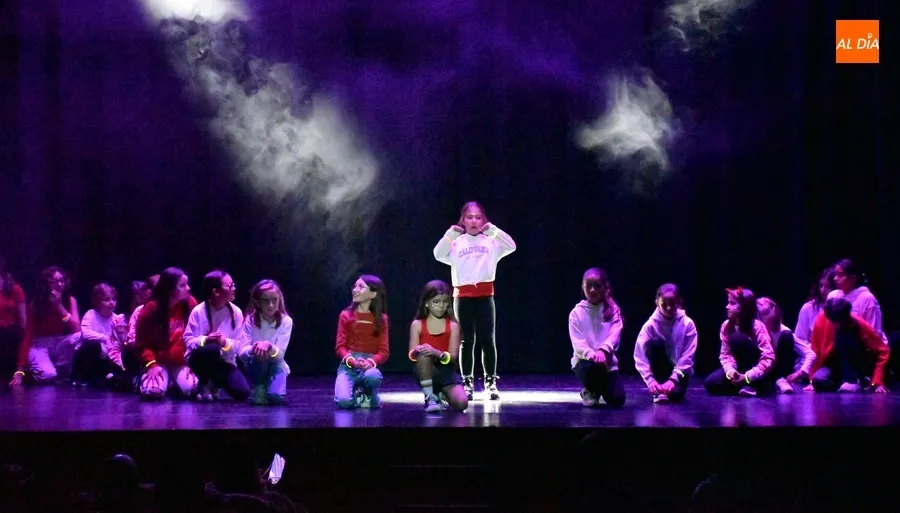 Foto 2 - Recaudados 1.458&euro; en la Gala Ben&eacute;fica organizada por las Zumba Sisters a favor de la AECC