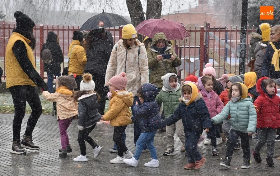Foto 2 - El Colegio Mir&oacute;briga marcha bajo la nieve a beneficio de AERSCYL