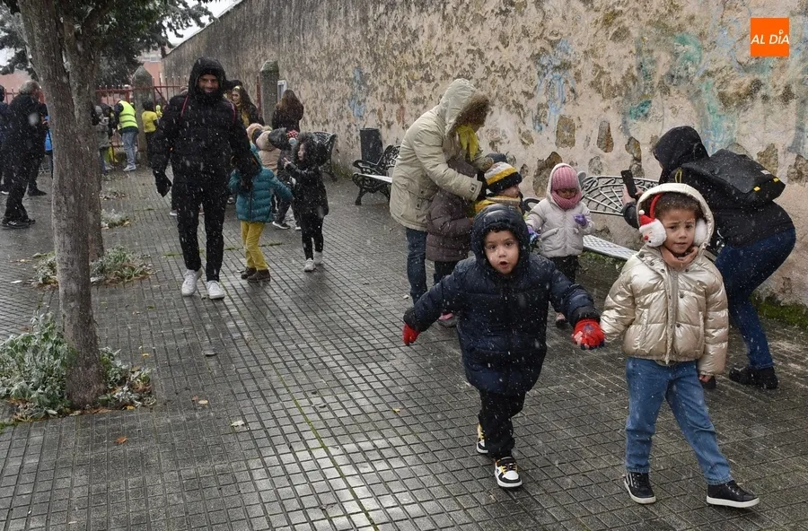 Foto 4 - El Colegio Mir&oacute;briga marcha bajo la nieve a beneficio de AERSCYL